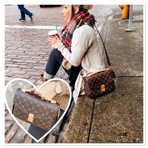 🎈SOLD🎈Like new Louis Vuitton Pochette Métis - Picture 5 of 15